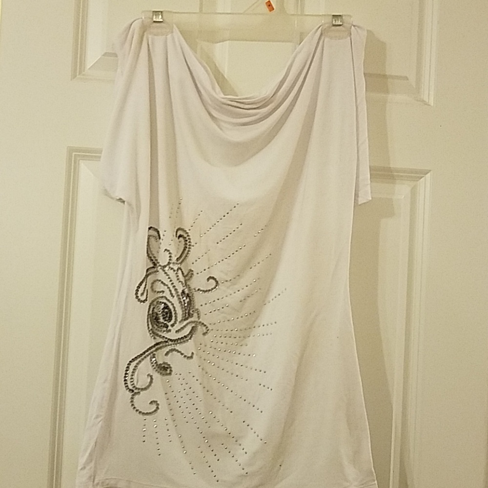 One studded tee